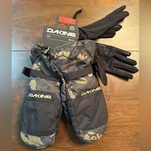 Dakine men's snow mittens with liners NWT